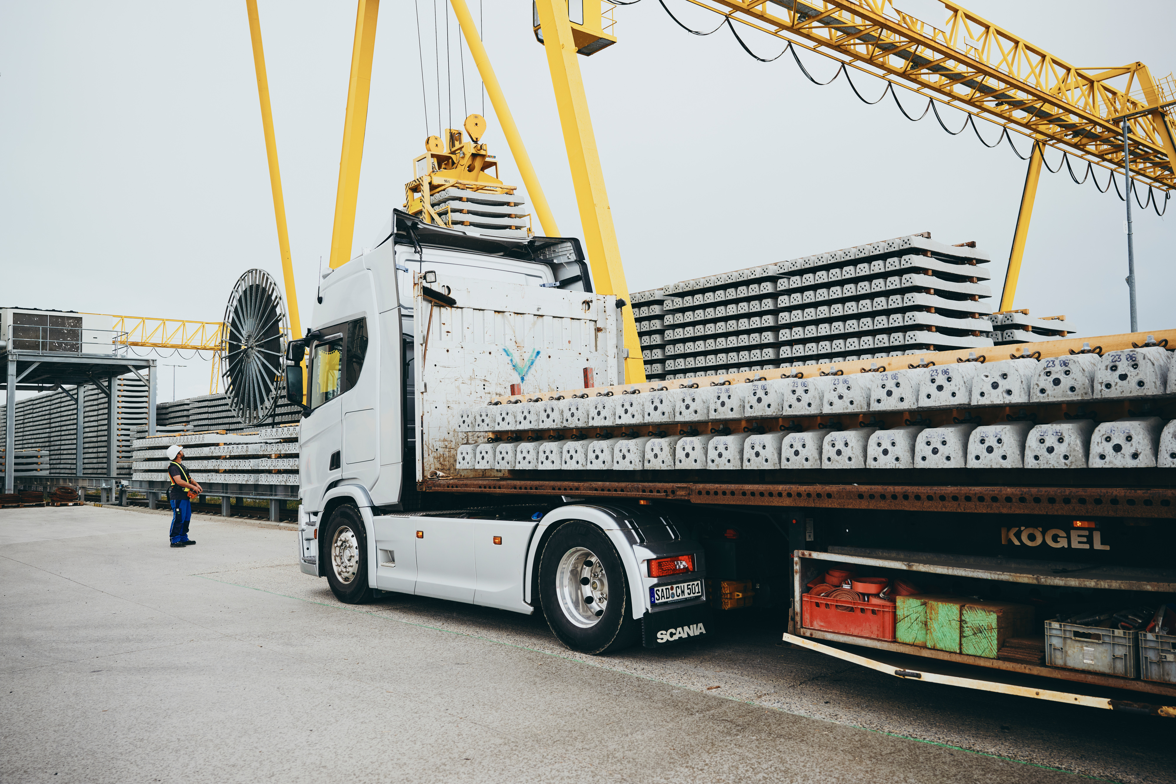 Moll Rail LKW mit Betonschwellen Foto &copy;&nbsp;Lara Freiburger