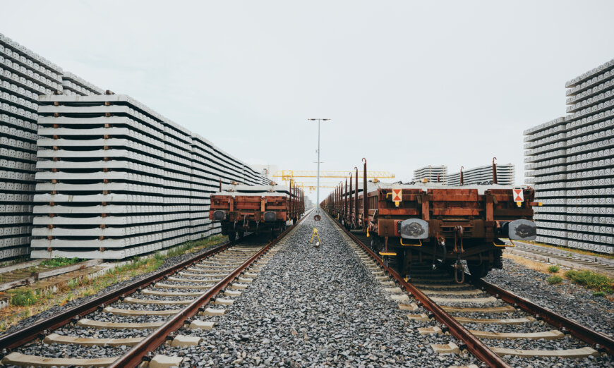 Moll Rail Schienennetz für den Transport der Betonschwellen Foto © Lara Freiburger Moll Rail Schienennetz für den Transport der Betonschwellen Foto © Lara Freiburger