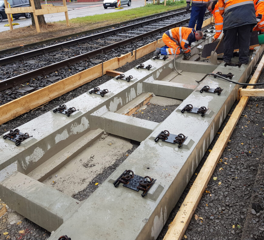 Moll Rail Anbringung der Betonschwellen für den ÜSTRA Hannover